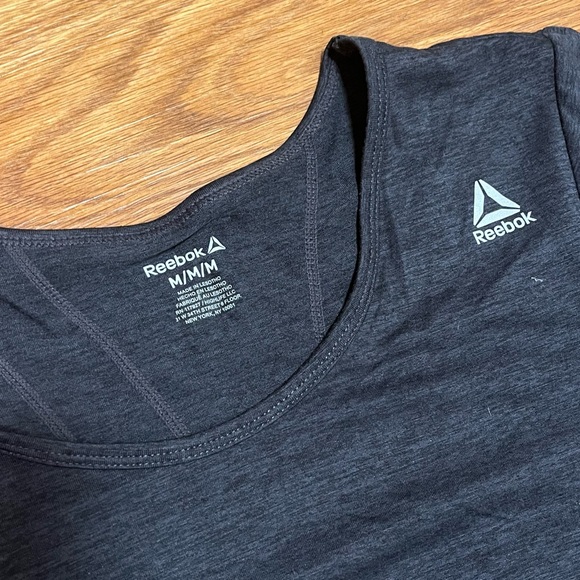 NWT Women’s Reebok Dynamic Short Sleeve Top in Black Heather, Size Small - Picture 4 of 6